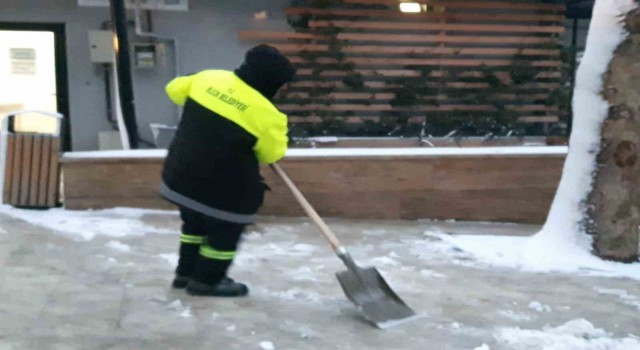 Bilecikte karla mücadele çalışmaları sabaha kadar sürdü