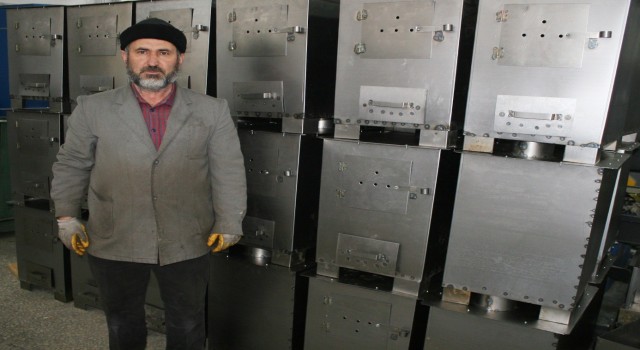 Bilecikte öğretmenler depremzedeler için soba üretiyor