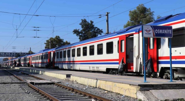 Osmaniye'de Bin 200 depremzede, yataklı ve pulman vagonlu trende konaklıyor