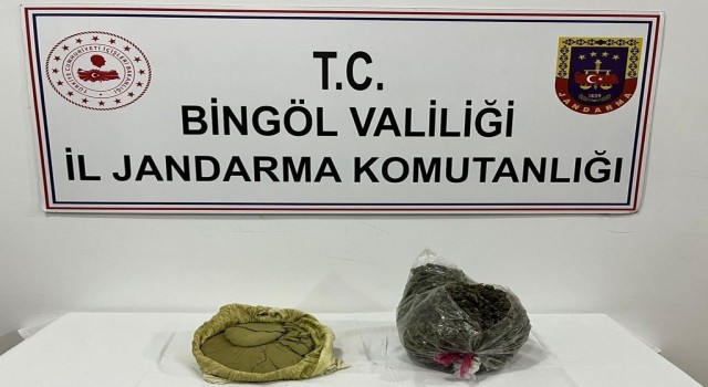 Bingölde 2 kilo esrar maddesi ile 70 kilo kıyılmış tütün ele geçirildi