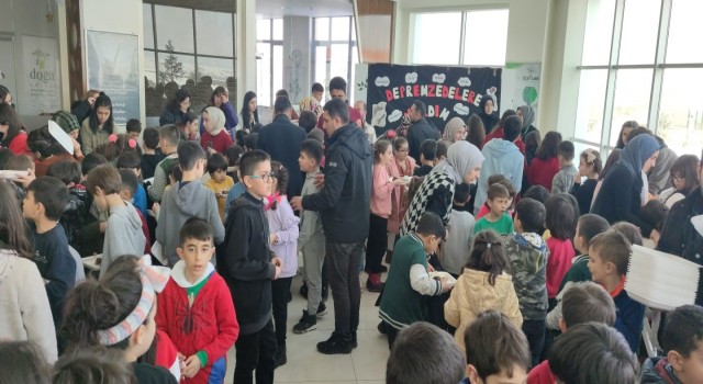 Bingölde depremzede çocuklar yararına yardım kampanyası düzenledi