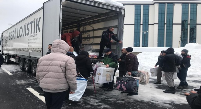 Bingölden deprem bölgelerine yardım gönderildi