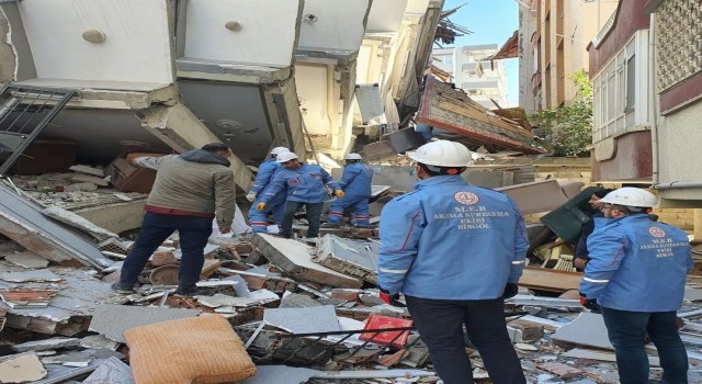 Bingölden deprem bölgesine 796 personel gönderildi