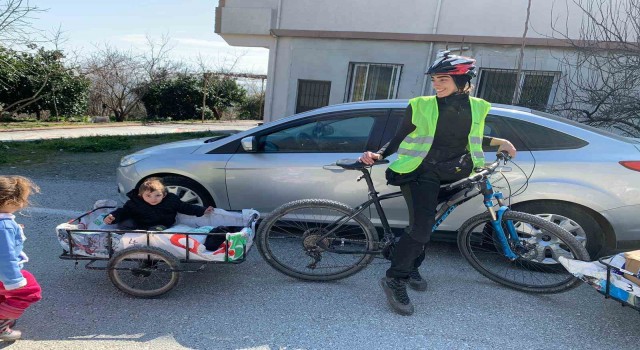 Bisikletiyle ‘umut dağıttı