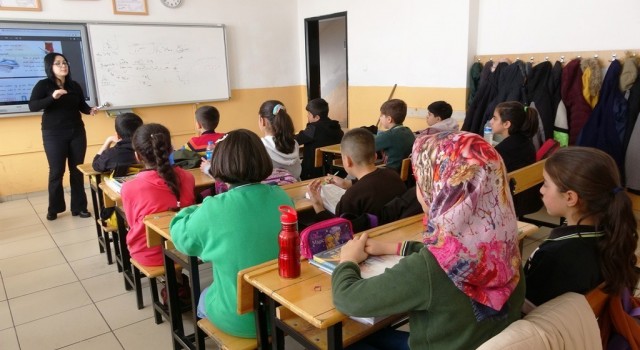 Bitliste 419 depremzede öğrenci ders başı yaptı