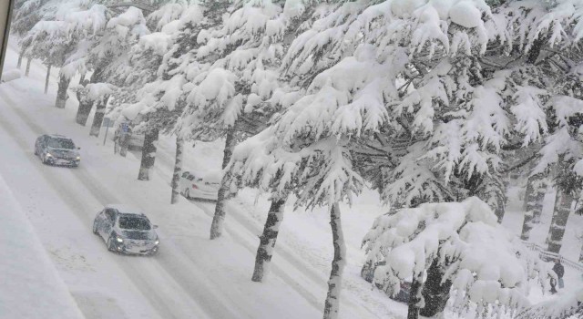 Bitliste kar kalınlığı 2 metreye ulaştı