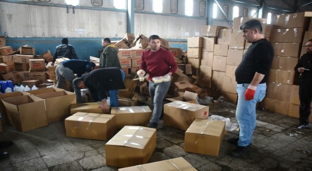 Bitlisten deprem bölgelerine 120 tır yardım gönderildi