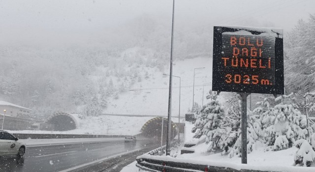 Bolu Dağında kar kalınlığı 15 santimetreye ulaştı