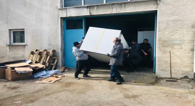 Boludan seyyar tuvalet, banyo ve sobalar Kahramanmaraşa doğru yola çıktı