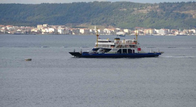 Bozcaada ve Gökçeadaya beklenen fırtına nedeniyle 2 gün tüm feribot seferleri iptal edildi