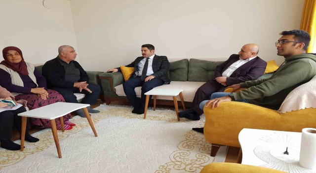 Bozkurtoğlu ve Ünlü depremzedelere ziyaret etti