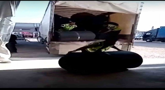 Bozüyükten Kahramanmaraşa çadır zemini yardımı