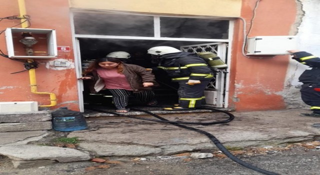 Burdurda göçmenlerin kaldığı binada yangın çıktı, 7 kişi kurtarıldı