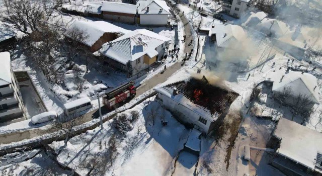 Burdurda müstakil ev çıkan yangında kül oldu