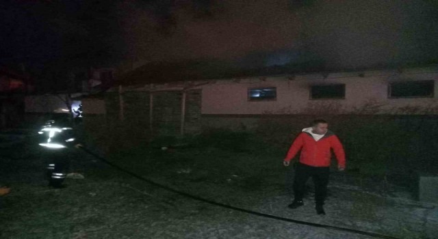Burdurda tavuk çiftliği alevlere teslim oldu