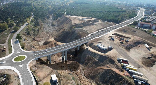 Bursada Balıklıdere Köprüsü inşaatı hızla sürüyor