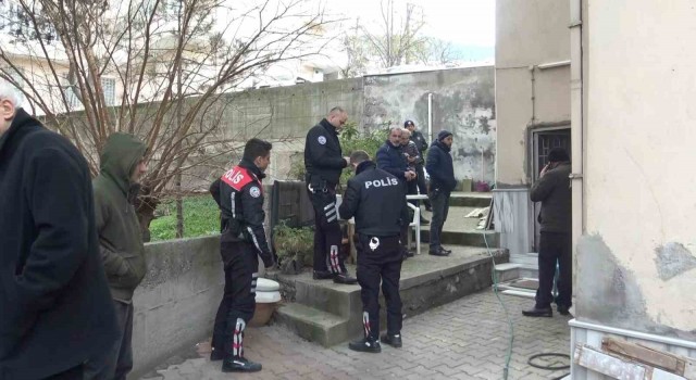 Bursada bir apartman kapıcısı kaldığı depoda ölü bulundu