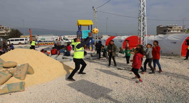 Bursada Büyükşehirden depremzede çocuklara oyun parkı