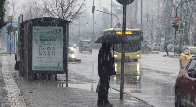 Bursada kar yağışı etkili oldu