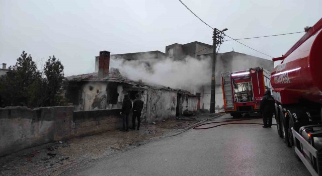 Bursada metruk binada çıkan yangın korkuttu