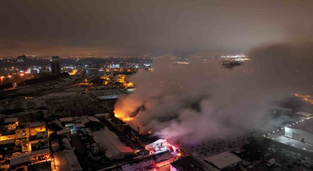 Bursada mobilya fabrikası alev alev yandı