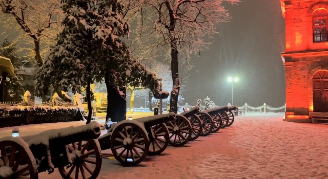 Bursada şiddetli kar yağışı etkisini gösterdi