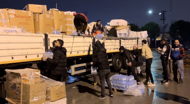 Bursada vatandaşlar depremzedeler için yardıma koştu