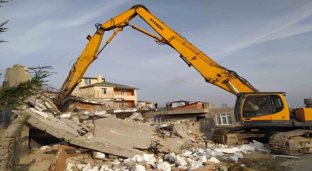 Büyükçekmecede kaçak yapılar yıkıldı