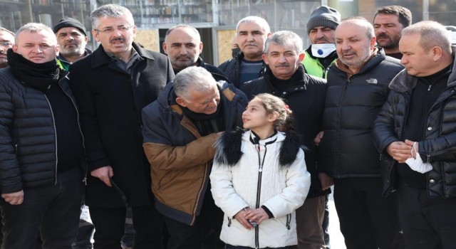 Büyükkılıç: Kayseri Büyükşehir, deprem bölgesinde temizlik çalışmalarına devam ediyor