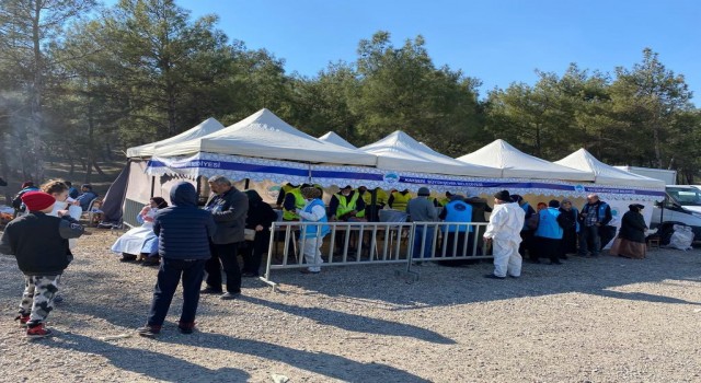 Büyükşehirin afetzedelere şefkat ve merhamet eli sürüyor