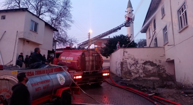 Camide çıkan yangın korkuttu