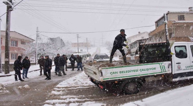 Çanda kar yağışı etkili oluyor