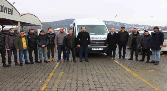 Çaycumada idareci ve öğretmenler deprem bölgesine gitti
