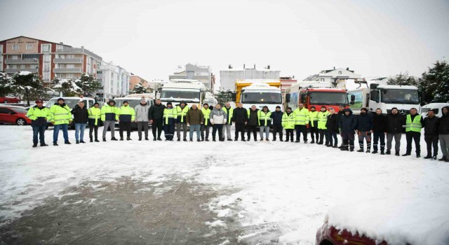 Çayırovadan 33 kişilik ekip ve 13 araç Hataya doğru yola çıktı