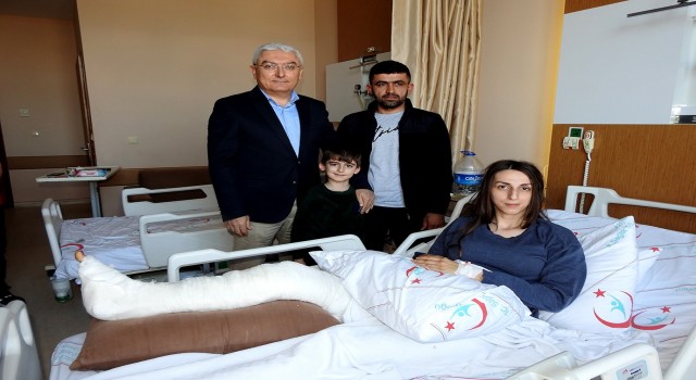 Çeşmede ameliyat edilen depremzede enkaz altında yaşadığı zor anları anlattı