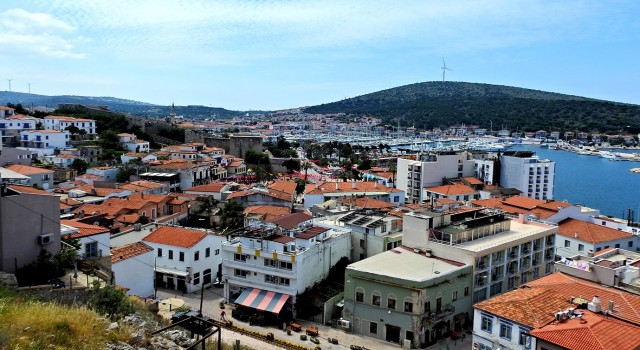 Çeşmedeki otelciler depremzedelerin istihdamı için harekete geçti