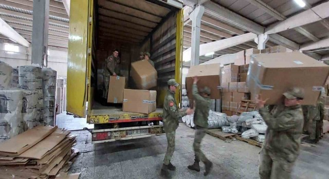 Çevre, Şehircilik ve İklim Değişikliği Bakanlığı: Gaziantep dağlık kesimi köylerindeki depremzedelere askeri helikopterle yardım malzemesi ulaştırıldı