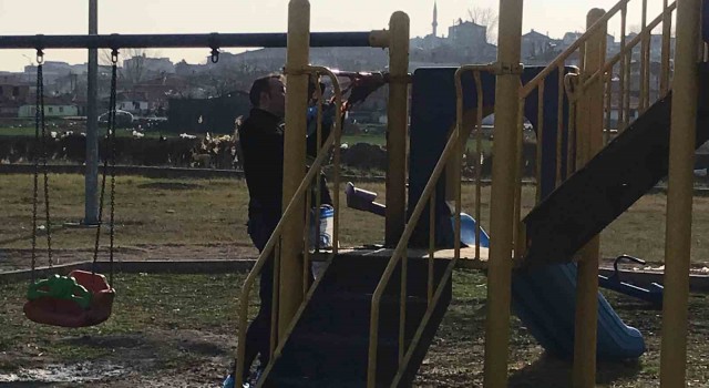Çocuk parkı alevler içinde kaldı