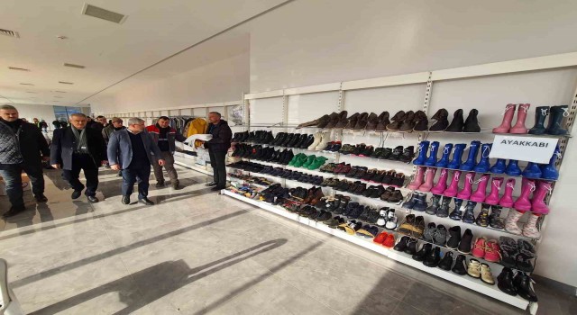 Çoruma gelen depremzedeler için hayır çarşısı kuruldu