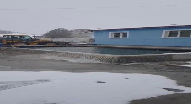 Çorumda deprem paniği, vatandaşlar kendilerini dışarıya attı, kavşaklar kilitlendi