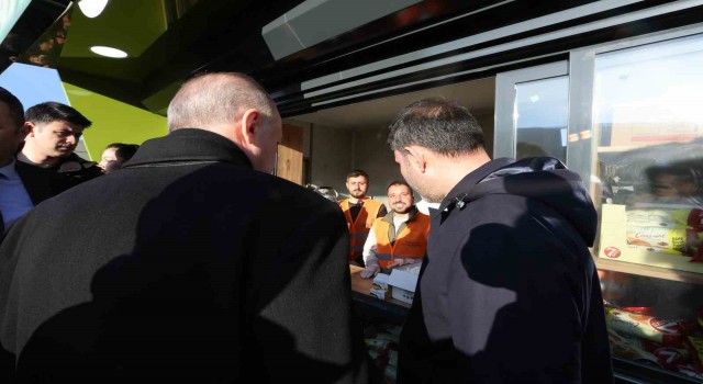 Cumhurbaşkanı Büyükşehirin depremzedelere sunduğu çalışmaları inceledi
