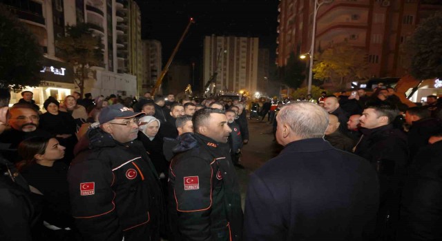 Cumhurbaşkanı Erdoğan, Adanada depremzedelere moral verdi