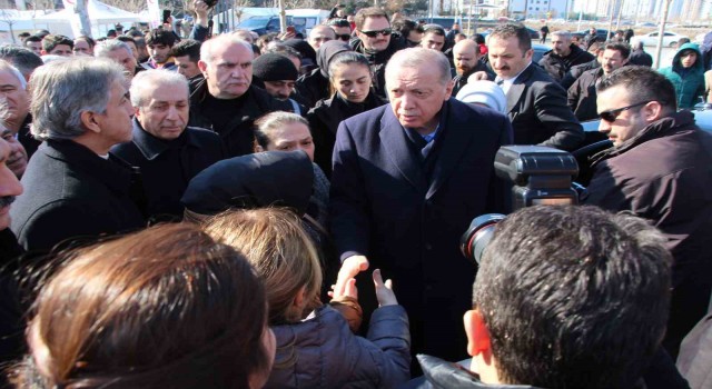 Cumhurbaşkanı Erdoğan: Deprem bölgesindeki toplam can kaybı 21 bin 43e ulaşmıştır