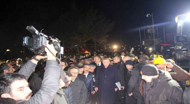 Cumhurbaşkanı Erdoğan, Hatayda deprem bölgesinde incelemelerde bulundu