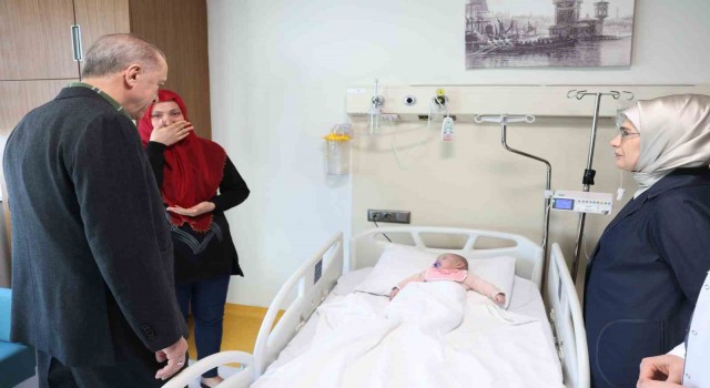 Cumhurbaşkanı Erdoğan, İstanbul'a getirilen depremzedeleri ziyaret etti