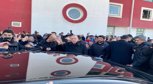 Cumhurbaşkanı Erdoğan Osmaniyede çadır kenti ziyaret etti