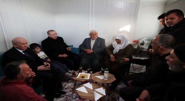 Cumhurbaşkanı Erdoğanı konteynerde misafir eden depremzede o anları anlattı
