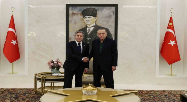 Cumhurbaşkanı Recep Tayyip Erdoğan, Esenboğa Havalimanı Büyük Şeref Salonunda ABD Dışişleri Bakanı Antony Blinkeni kabul etti.