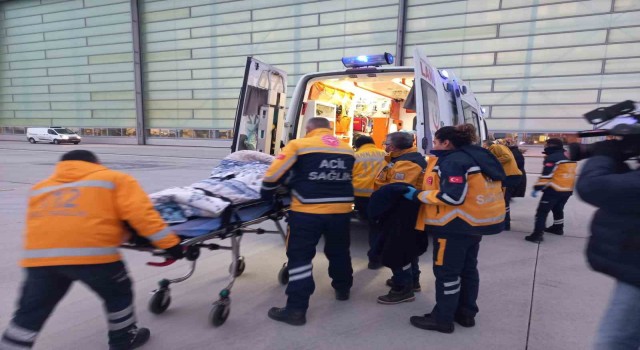 Cumhurbaşkanlığına ait DAP uçağı deprem bölgesinden 6 yaralıyı Ankaraya nakletti
