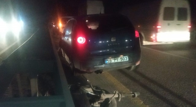 D-650de kontrolden çıkan otomobil bariyerlere çarptı